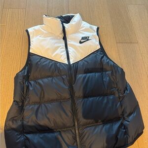 Reversiable Nike Two-Tone Puffer Vest in Black and White